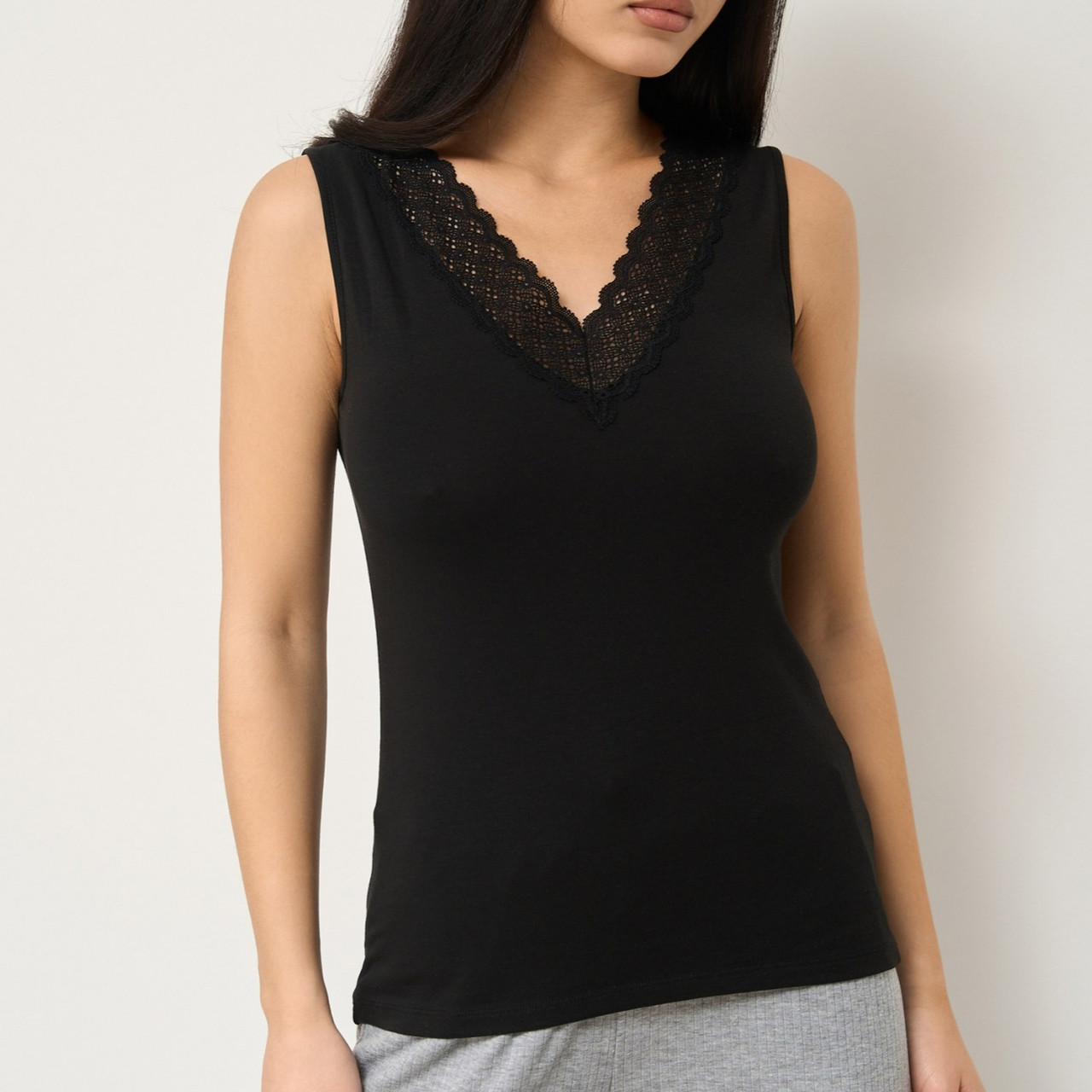 Майка жіноча чорна на широкій бретелі з мереживом Розмір M L XL XXL, фото 1