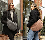 Модна тканинна жіноча сумка муфта напівкругла, кросбоді з довгим ремінцем через плече, теракотова, фото 9