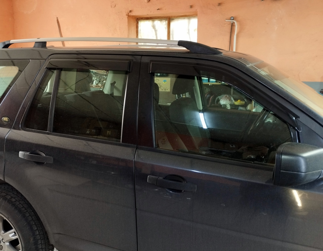 Дефлектори вікон (вітровики) Land Rover Freelander II 2006-2014 (ATM)