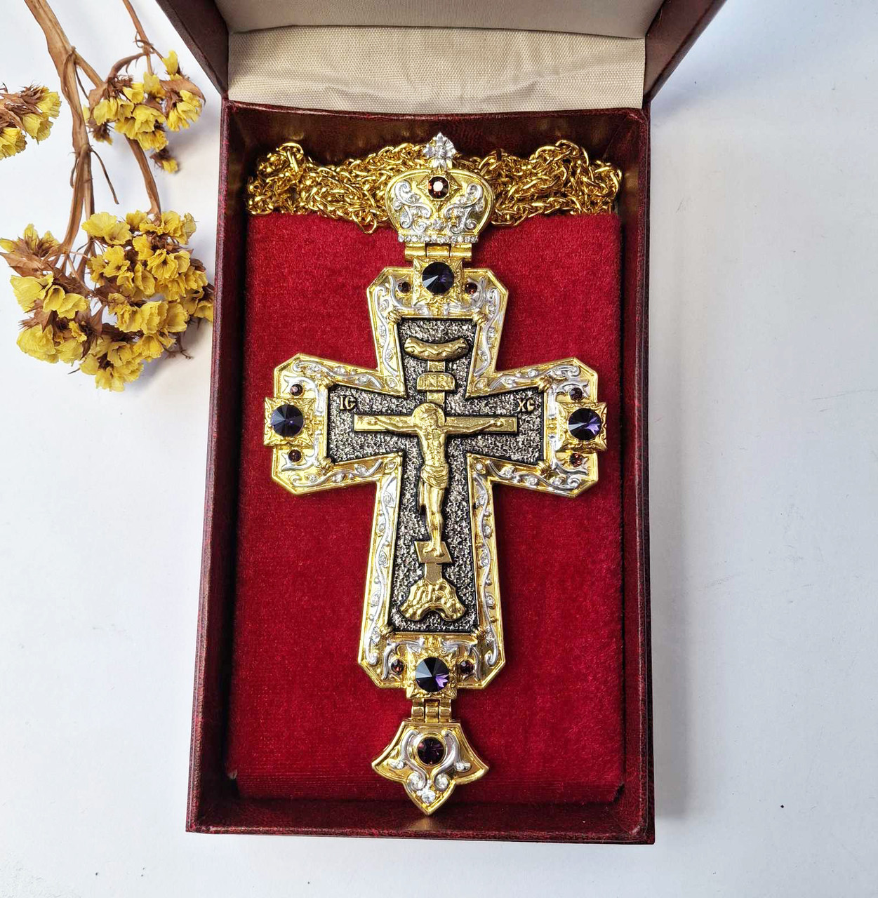Позолочений хрест для нагородження священика (металеве розіп’яття, фіолетове каміння), фото 1
