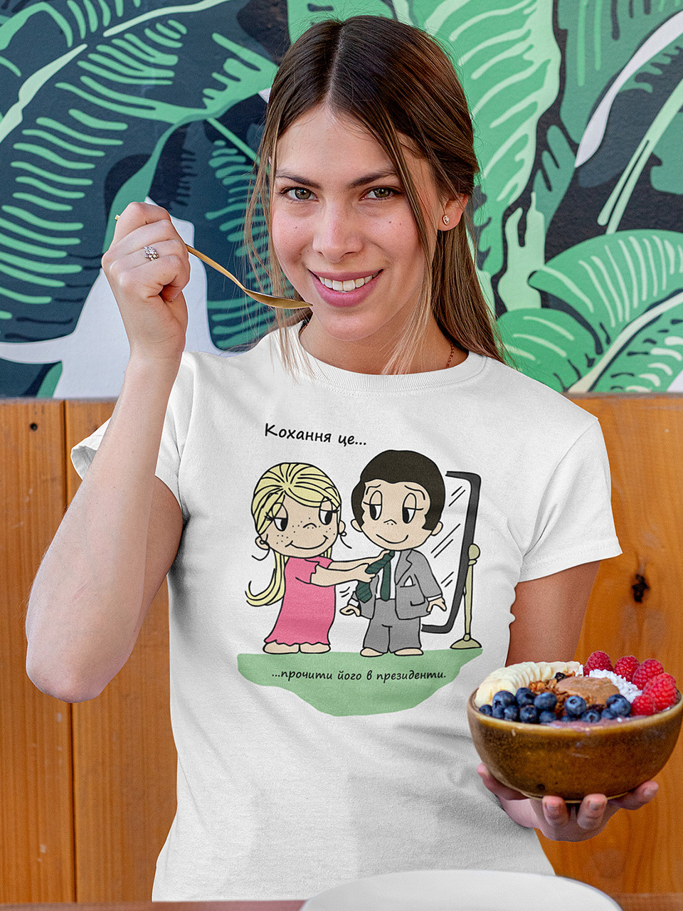 Футболка до Дня закоханих з принтом Love is - прочити його в президенти (0220), фото 1