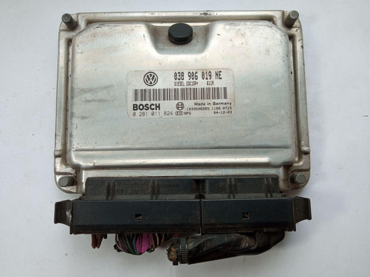 Електронний блок керування Volkswagen Bosch 0 281 011 824 / 0281011824 / 038 906 019 NE / 038906019NE
