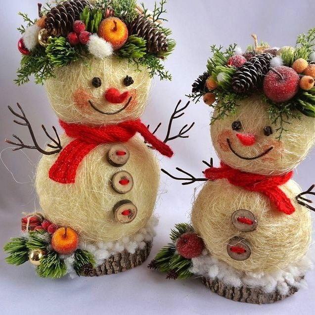 Новорічні фігурки зі штучною хвоєю