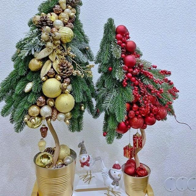 Топіарій з штучних хвойних гілок