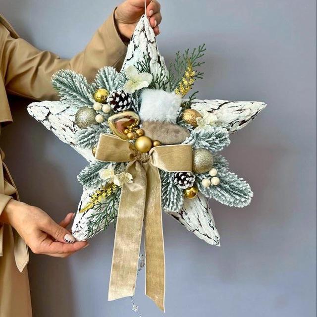 Новорічна підвіска з хвойними гілочками