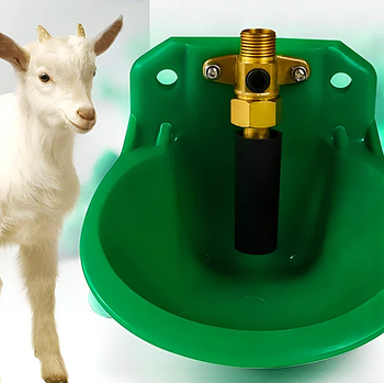 Нипельна напувалка для худоби автоматично подає воду при натисканні на клапан
