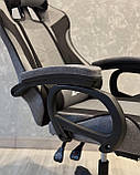 Комп'ютерне крісло із тканини з підніжкою + 2 подушки STRIKER KO40SZ СІРЕ, фото 7