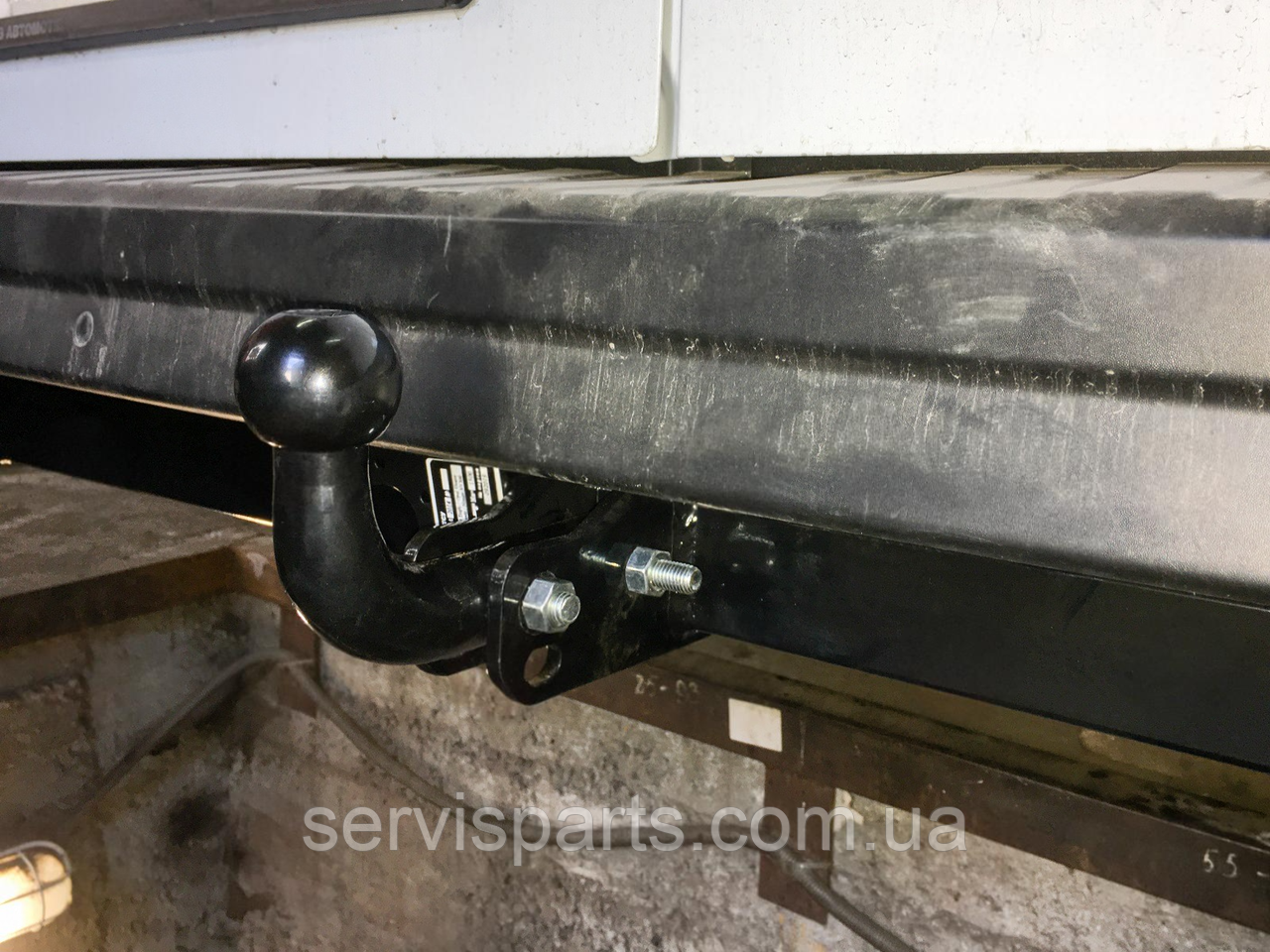 Фаркоп Nissan NV300 2016- (Ніссан NV 300) без підрізу бампера