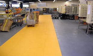 Гумове покриття для промислових приміщень, складів і виробництв.