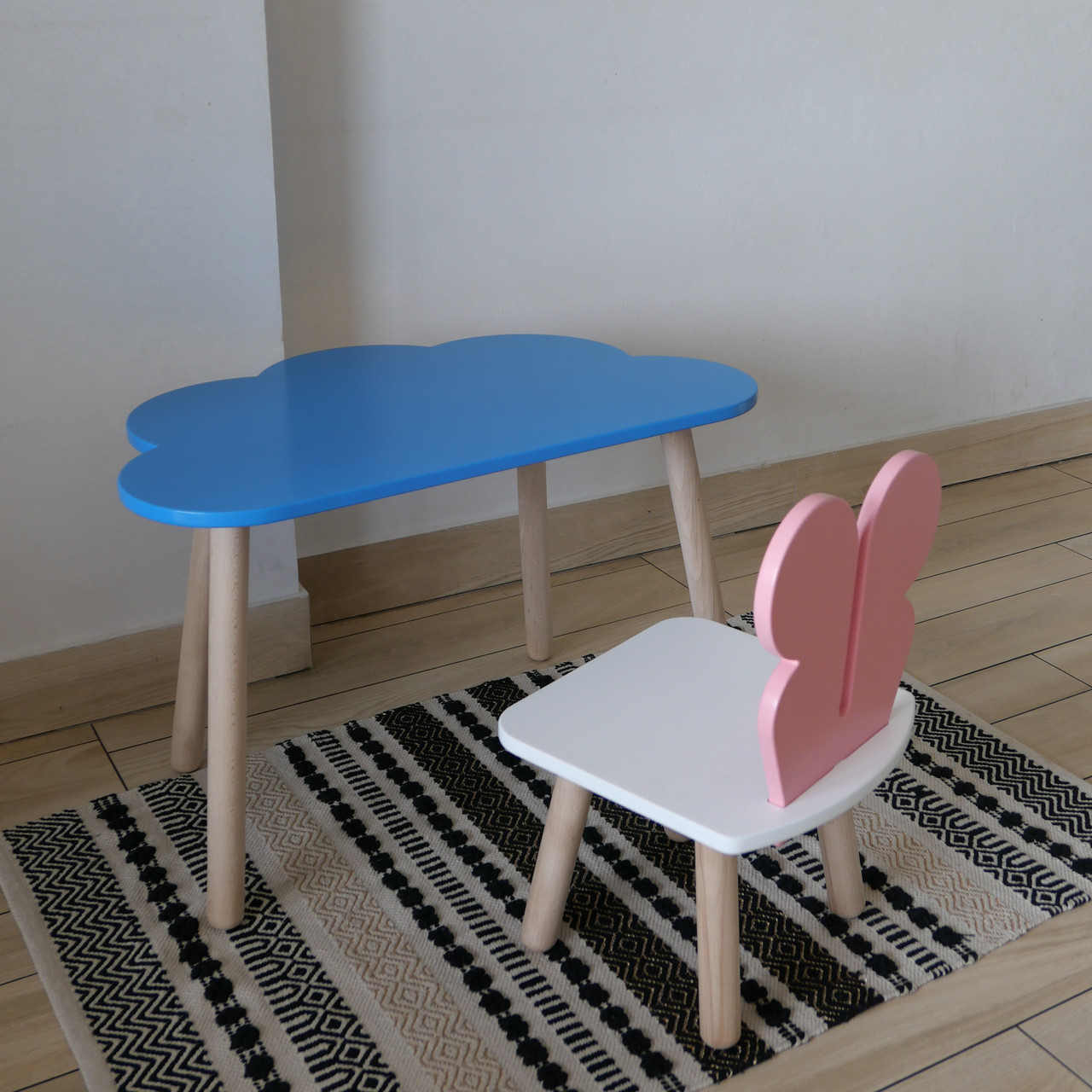 Комплект дитячий стіл блакитний хмаринка та стілець білий рожевий Метелик. Для діток 1-ї групи зросту 93-116см