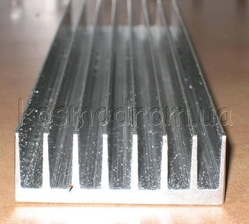 ALPR-075X72 Алюмінієвий профіль, 75х72х25 мм, вага 0,144 кг, товщина підстави 6 мм. Кількість ребер - 8. Площа 350 кв.см.