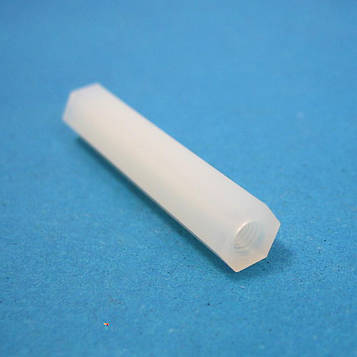 PLFF-M3-30 Дистанціюється стійка: 30 мм: Nylon 66, 94V-2, Внутр.резьба: M3. ключ: 5,5 мм.