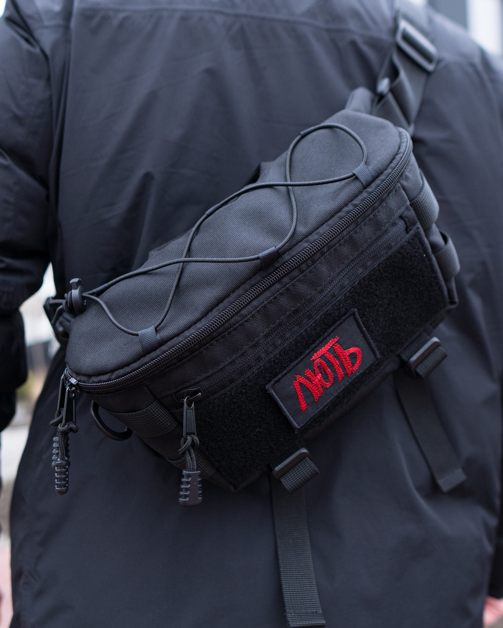 Велика чоловіча чорна сумка бананка Street Bag з патч панеллю