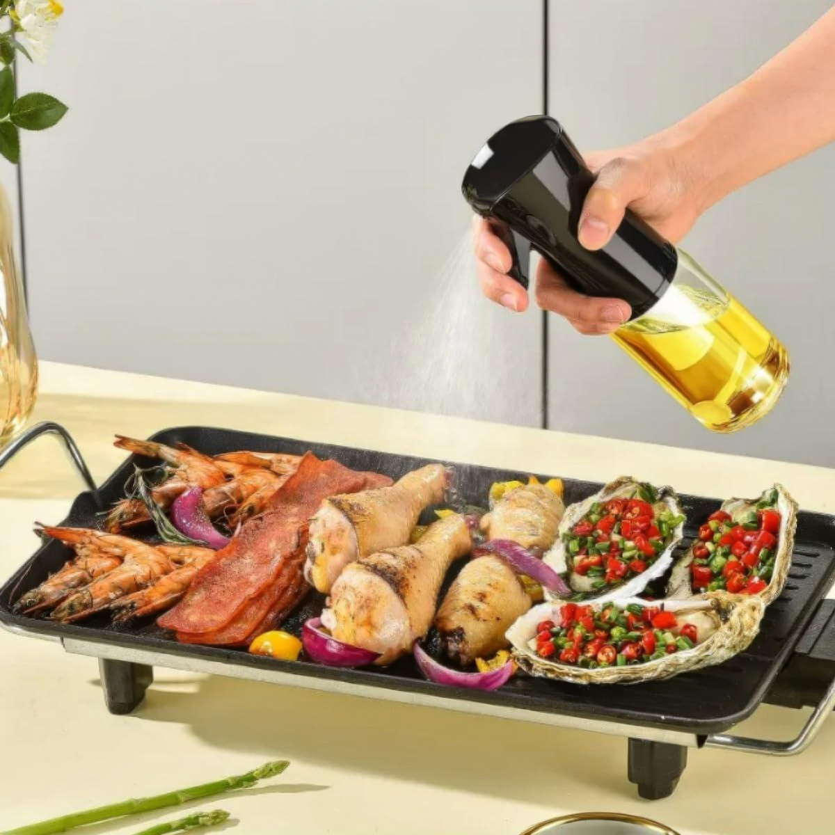 Пляшка для олії з розпилювачем 300 мл. Чорна, дозатор для олії та оцту, розпилювач для олії, фото 1