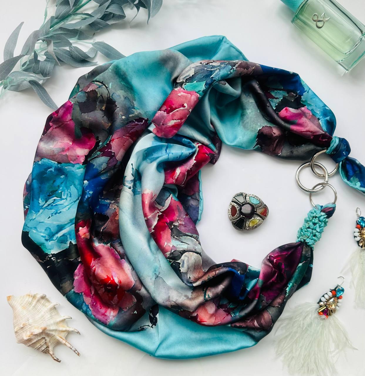 Дизайнерська хустка "Квіткова галактика" від бренда My Scarf, прикрашена натуральним каменем бірюза