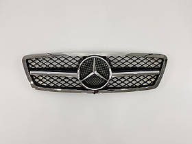 Решітка радіатора Mercedes C-Class W203 2000-2007 рік AMG стиль ( Хром із чорними вставками)