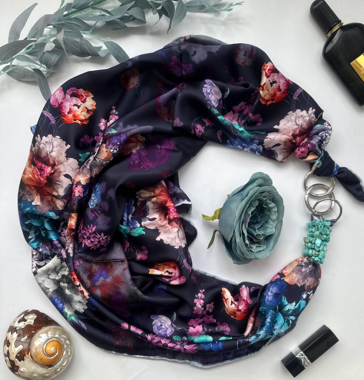 Дизайнерська хустка "Містичний блюз" від бренда My Scarf, прикрашена натуральним каменем
