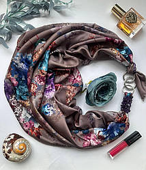 Дизайнерська хустка "Блакита гортензія" від бренда My Scarf, прикрашена натуральним каменем аметист