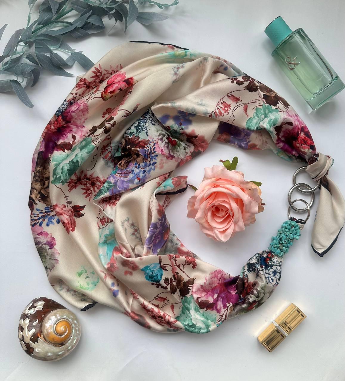 Дизайнерська хустка "Бризки шампанського" від бренда My Scarf, прикрашена натуральним каменем бірюзу