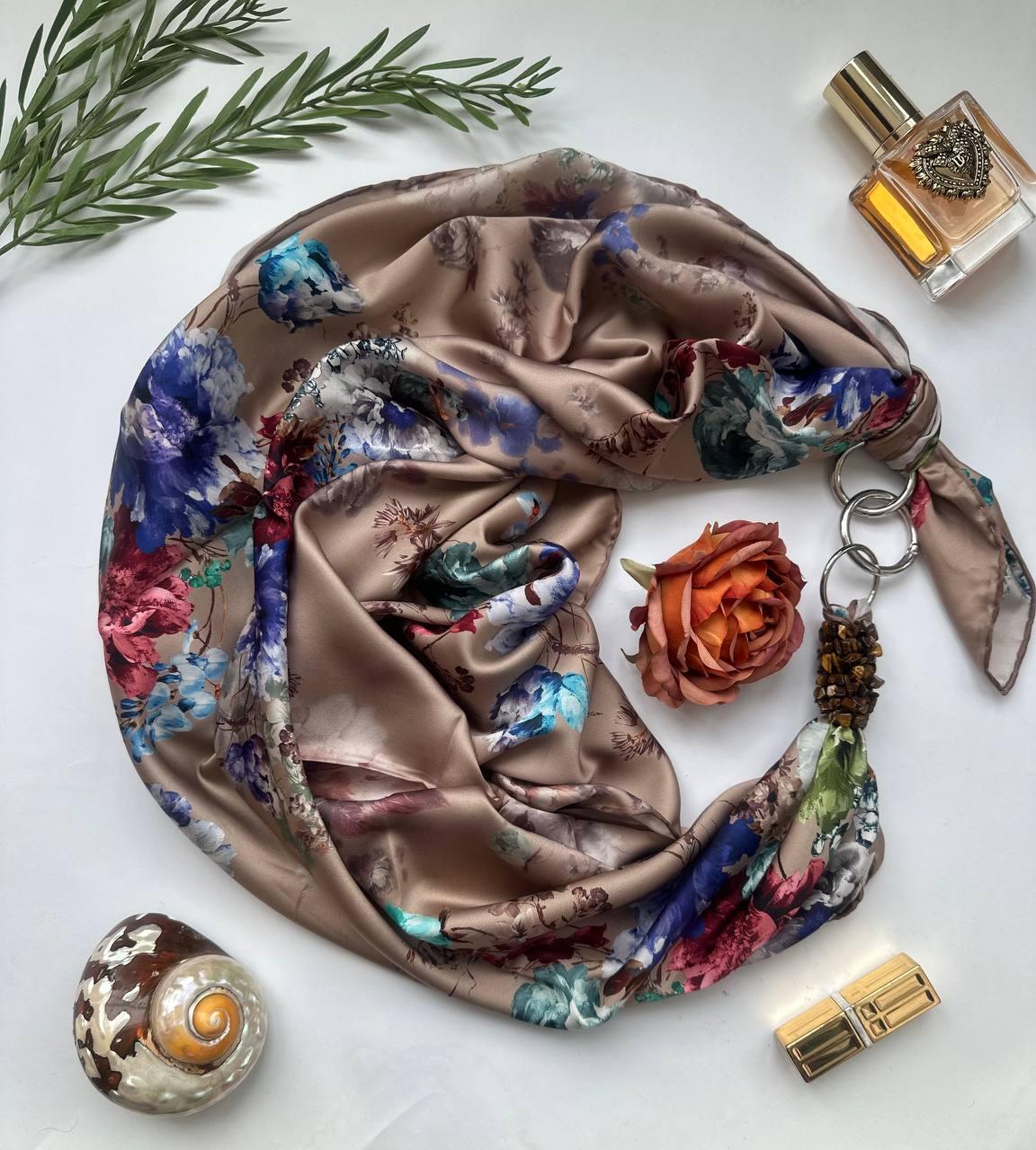 Дизайнерська хустка "Золотий шик" від бренда My Scarf, прикрашена натуральним каменем тигрове око