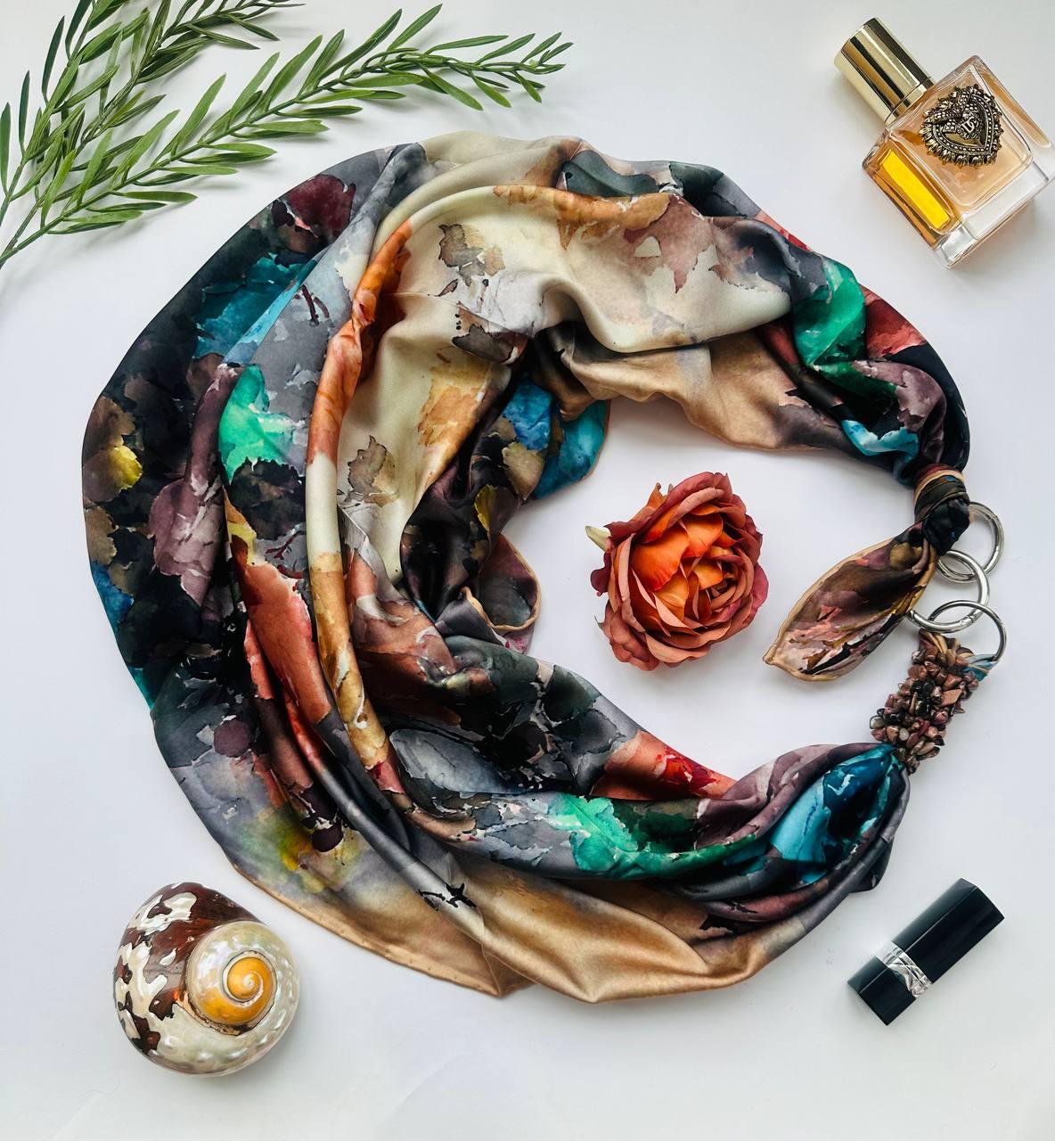 Дизайнерська хустка "Горна німфа" від бренда My Scarf, прикрашена натуральним каменем родоніт