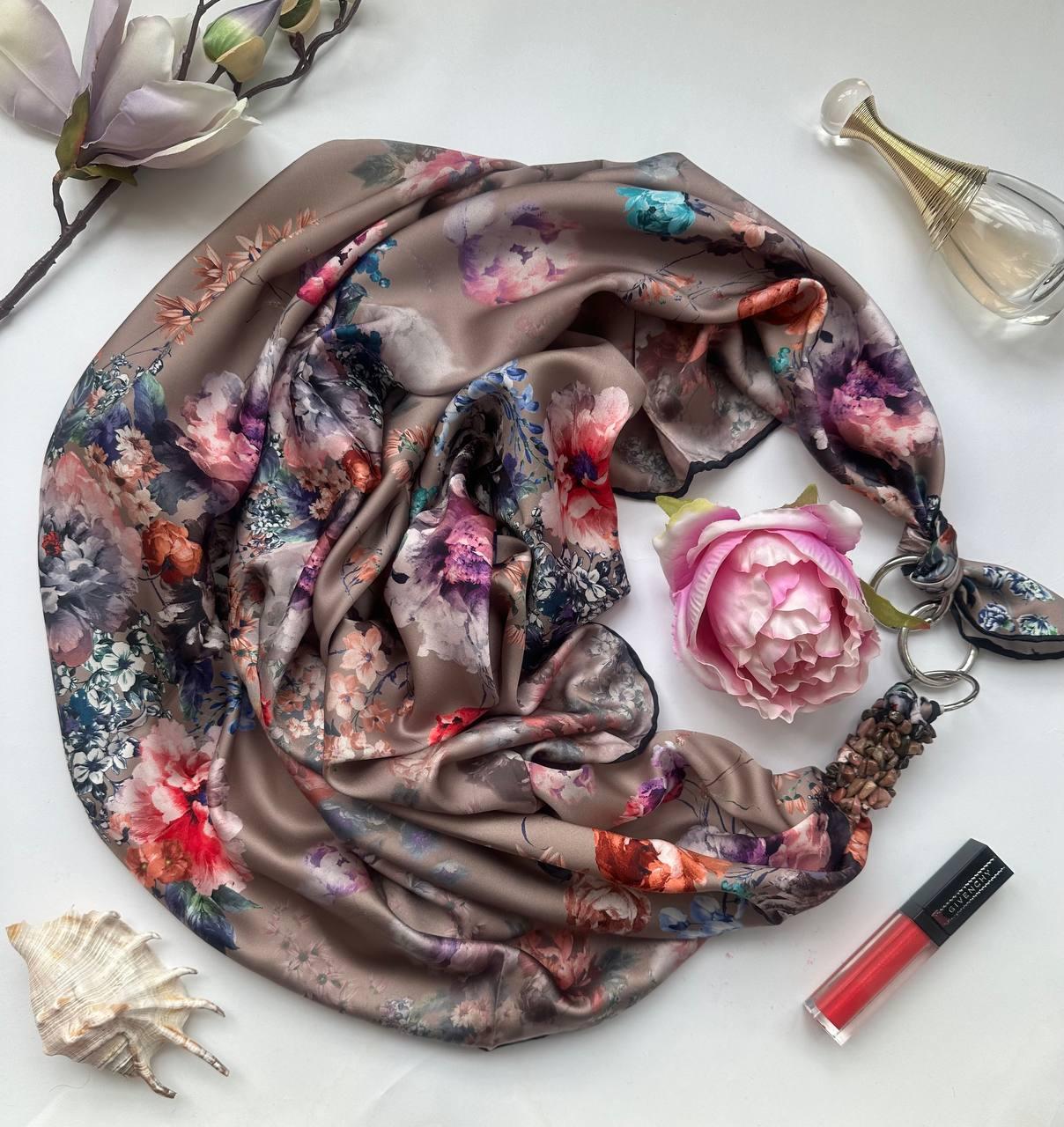 Дизайнерська хустка "Королівський шедевр" від бренда My Scarf, прикрашена натуральним каменем