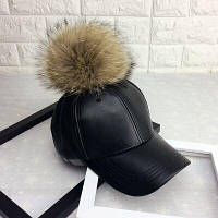 Жіночі бейсболки з ПУ шкіри, з помпоном із натурального хутра єнота. Чорний колір