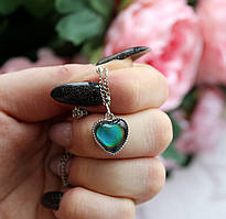 Жіночий кулон серце, що змінює колір залежно від температури