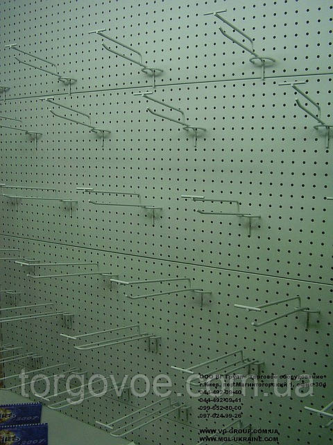 Стелаж із перфорованою стінкою. Перфорований стелаж для магазину. Стелаж ВІКО з перфорацією в магазин, фото 1