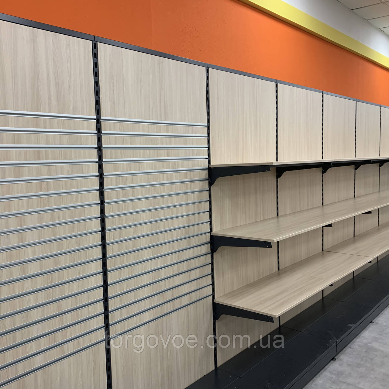 Торгове обладнання для магазину побутової техніки та електроніки. Торгові стелажі з експопанелями, фото 1