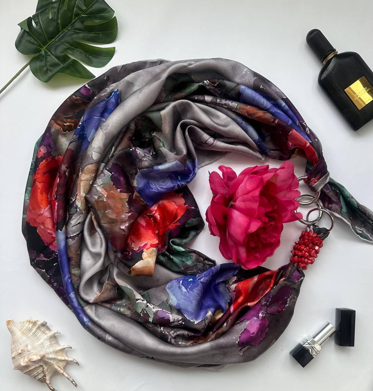 Дизайнерська хустка "Серце красуні" від бренда My Scarf, прикрашена натуральним каменем корал