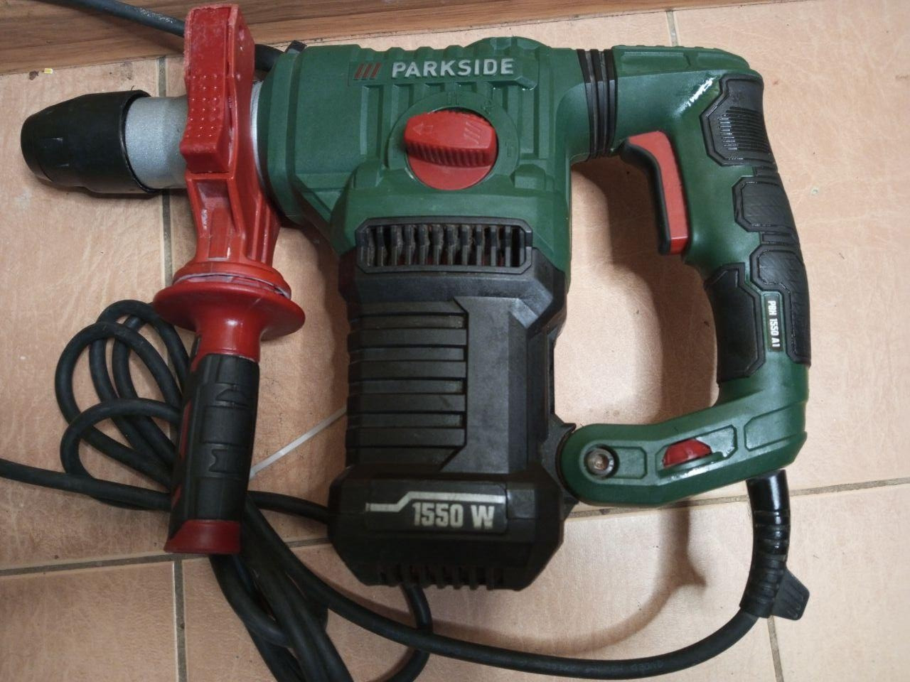 Перфоратор PARKSIDE PBH 1550 A1 SDS-Plus 1550W з Німеччини (б/у) НЕ ПРАЦЮЄ 095307