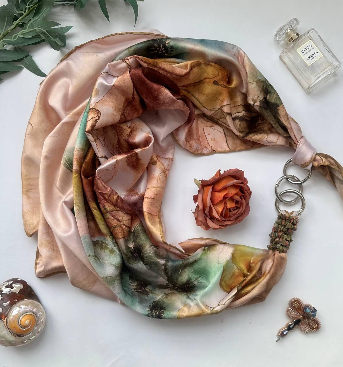 Дизайнерська хустка "Осінній етюд" від бренда My Scarf, прикрашена натуральним каменем унакид