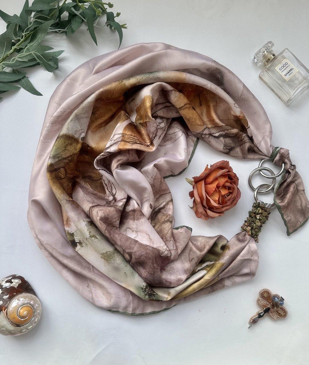 Дизайнерська хустка "Вечер у Сорренто" від бренда My Scarf, прикрашена натуральним каменем