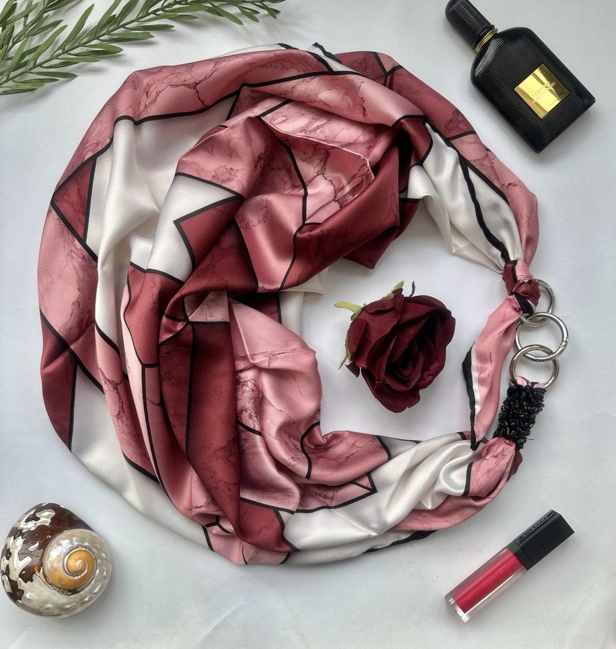 Дизайнерська хустка "Рожевий лід" від бренда My Scarf, прикрашена натуральним каменем гранат