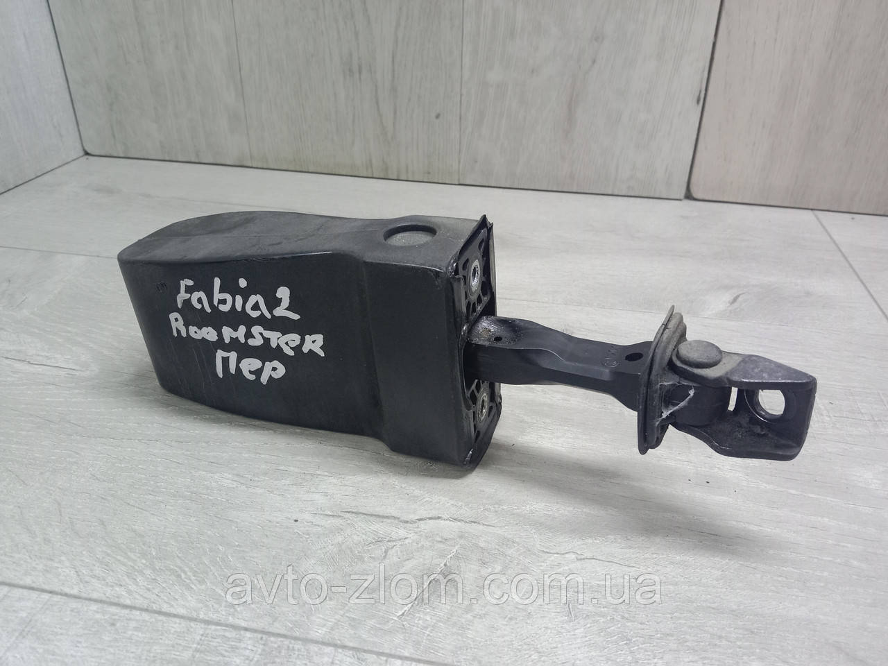 Обмежувач передніх дверей Skoda Fabia 2. Шкода Фабія 2. 5J0837249., фото 1