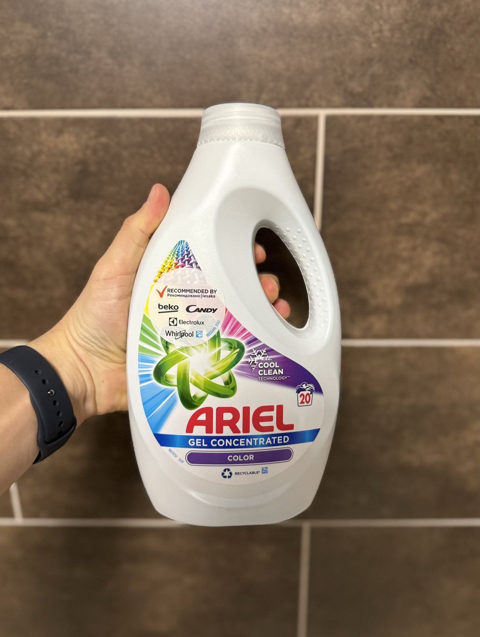 Гель для прання ARIEL Color Clean & Fresh для кольорових речей, 20 циклів прання, 1 л