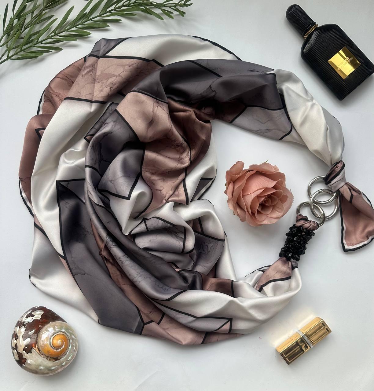 Дизайнерська хустка "Стильна силует" від бренда My Scarf, прикрашена натуральним каменем агат