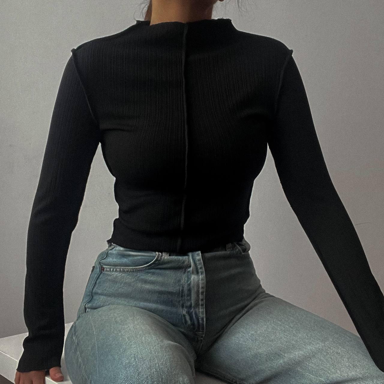 Ефектний лонгслів з актуальними зовнішніми швами, фото 1