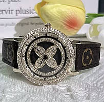 Годинник в стилі Louis Vuitton