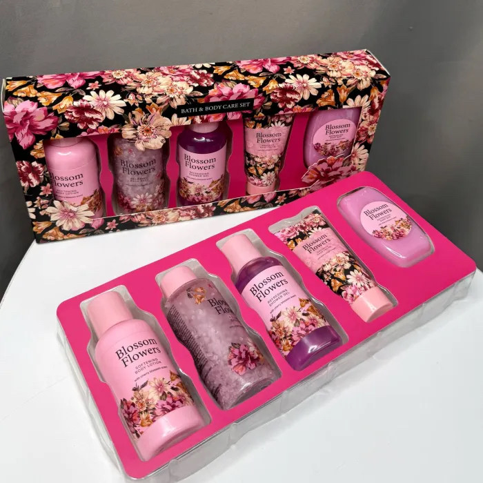 Подарунковий набір з ніжним квітковим ароматом Bath and body care set, фото 1