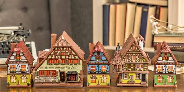 Керамический домик-подсвечник 