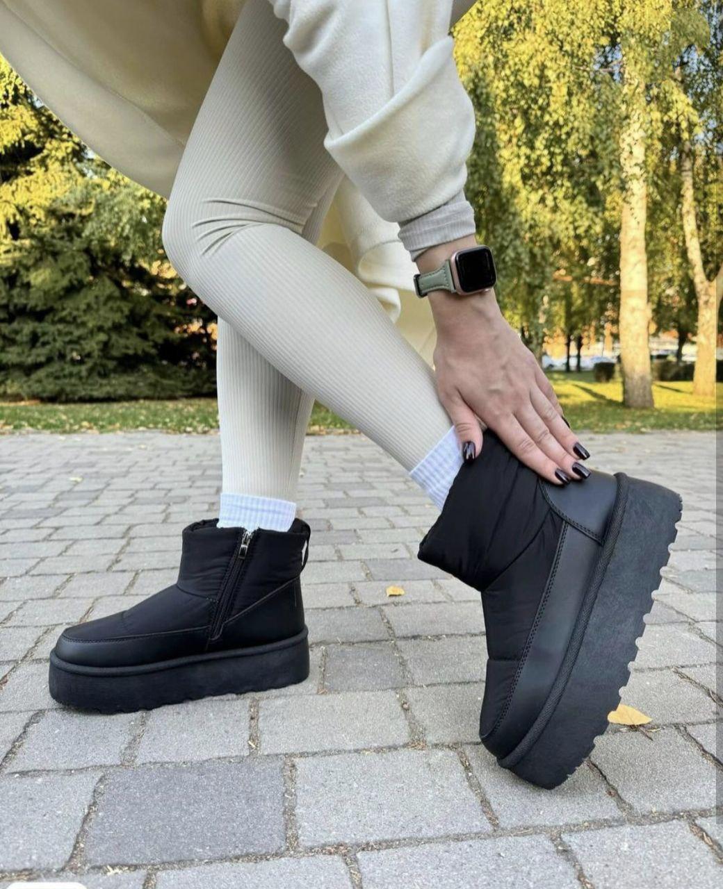 Уги Дутики ЧОРНІ короткі на Платформі зі Змійкою вологозахисні черевики чобітки жіночі зима