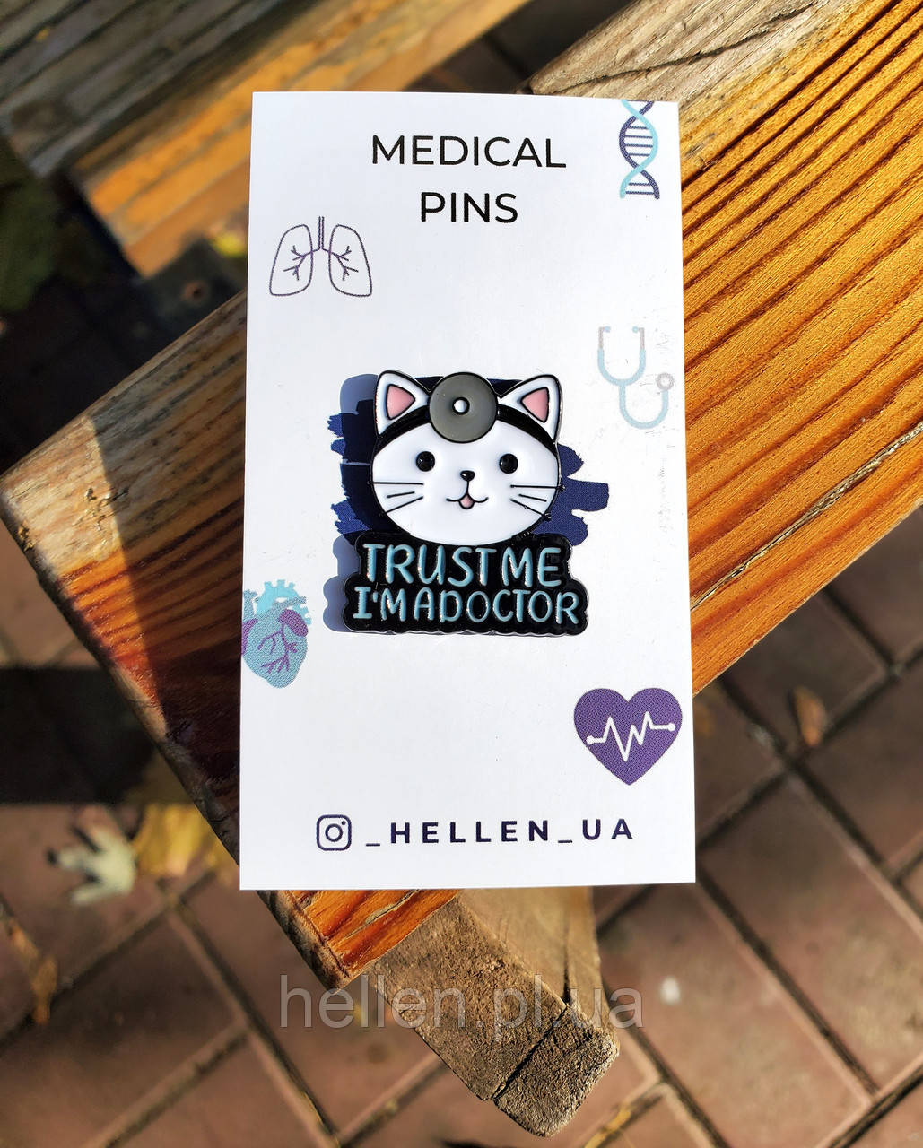 Медична брошка "Кіт-лікар"