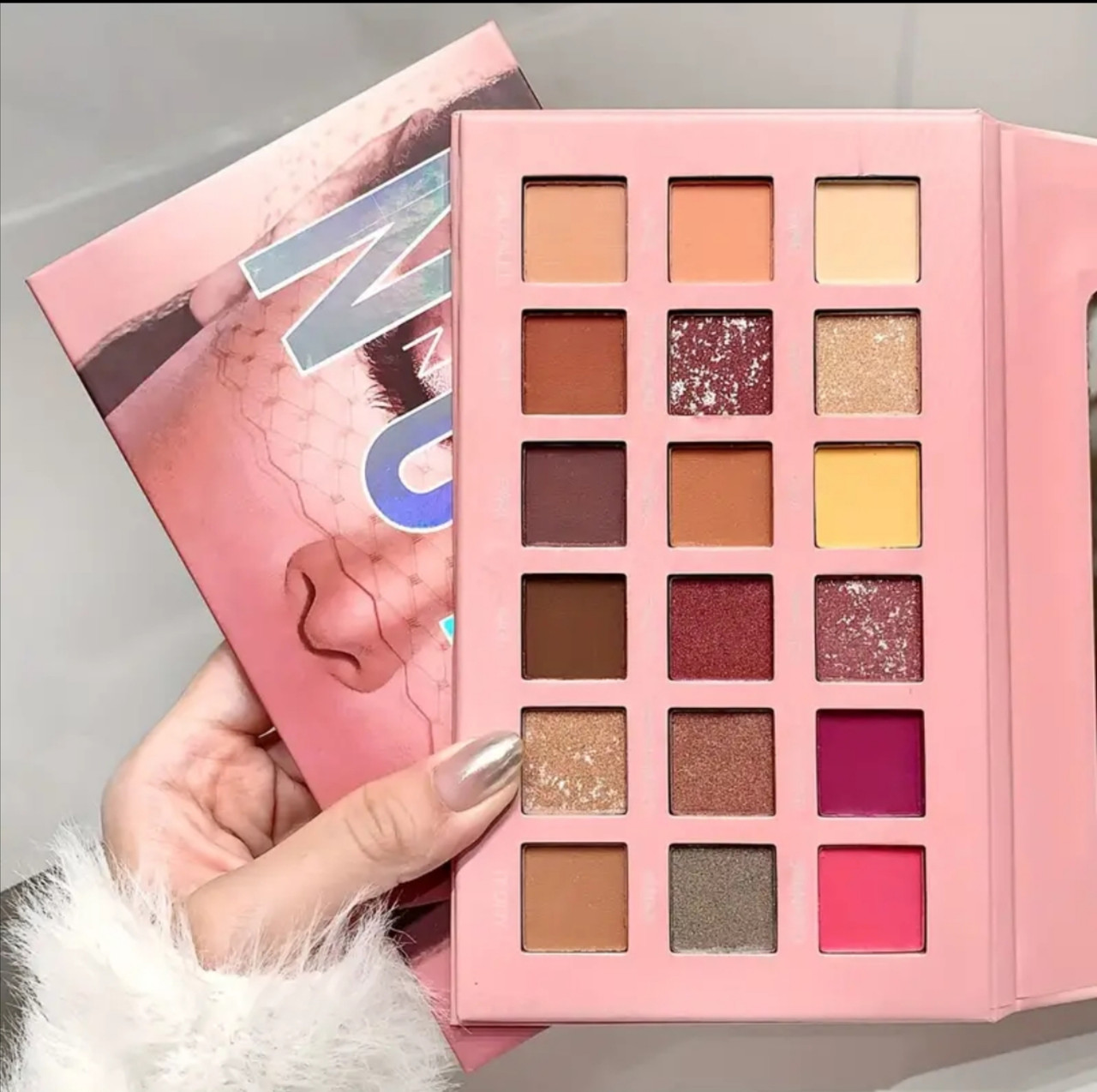 Палетка тіней для повік New Nude Eye Shadow Palette