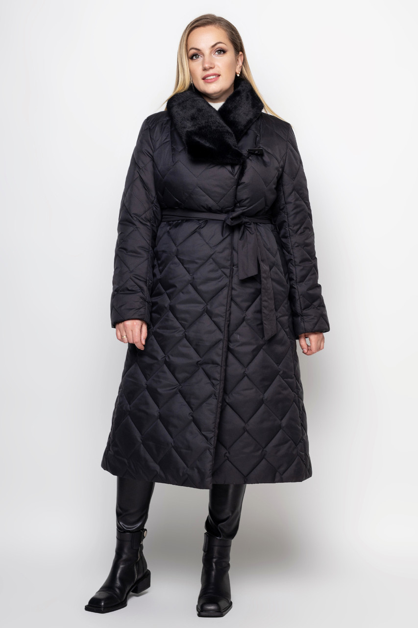 Чорне стьобане пальто великих розмірів із хутром під пояс