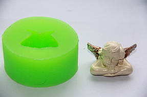 Готовая форма не имеет пузырей даже без использования вакуумной камеры. Теперь будем делать тиражирование статуэтки