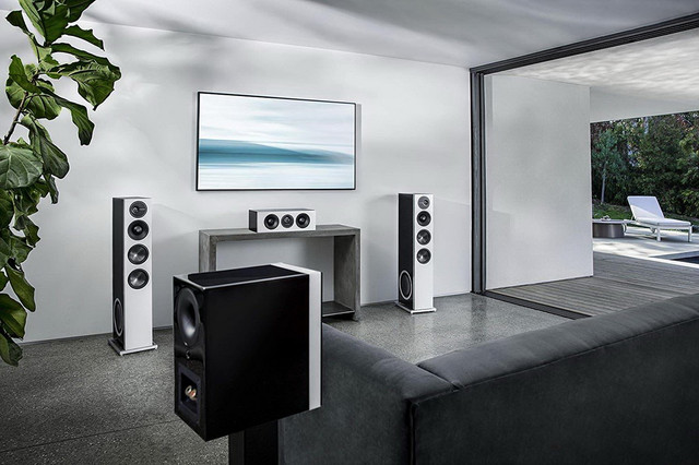 Definitive Technology Demand D15