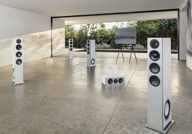 Definitive Technology Demand D17