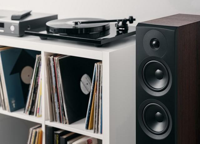 Dynaudio Emit 30